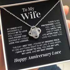 Timeless Elegance: The Emotional Bond of an Anniversary Necklace