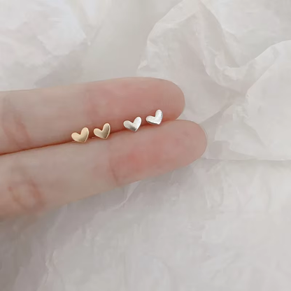 Clous d'oreilles délicats en forme de cœur S925
