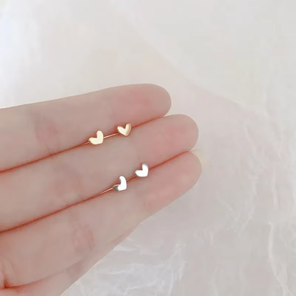 Clous d'oreilles délicats en forme de cœur S925