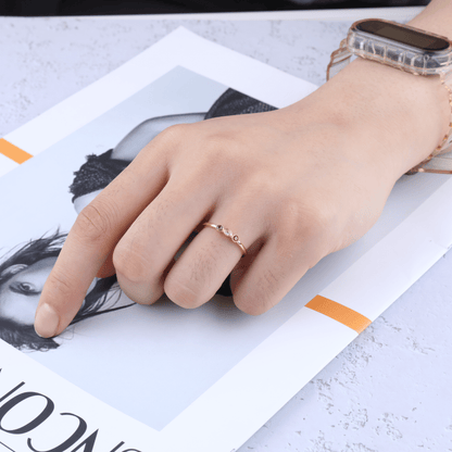 Bague délicate avec 3 pierres de naissance