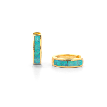 Huggie-Ohrringe mit Opal-Inlay