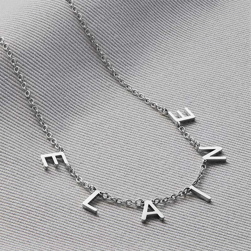 Collier avec nom et lettre personnalisés