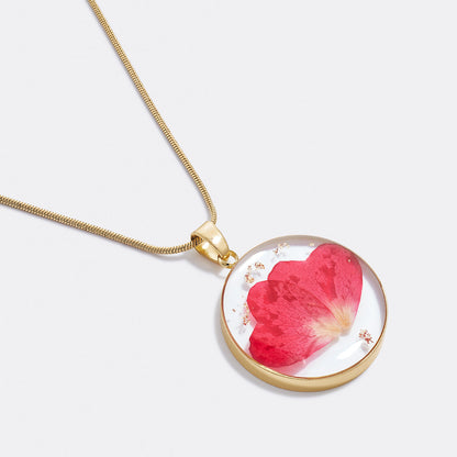 Collier de fleurs de naissance pressées