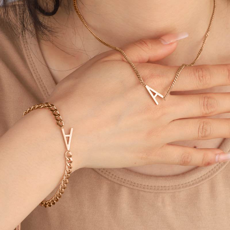 Le bracelet initial fin