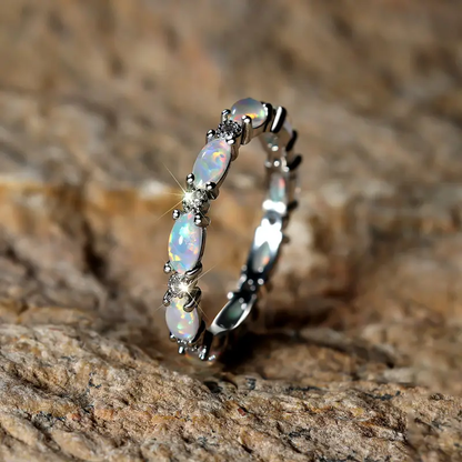 Bague en opale éternité