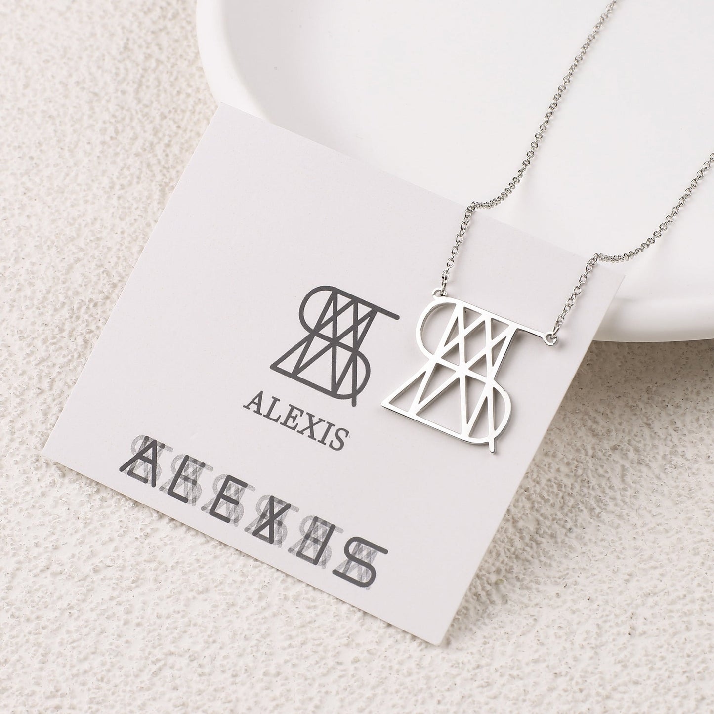 Collier minimaliste avec nom et monogramme