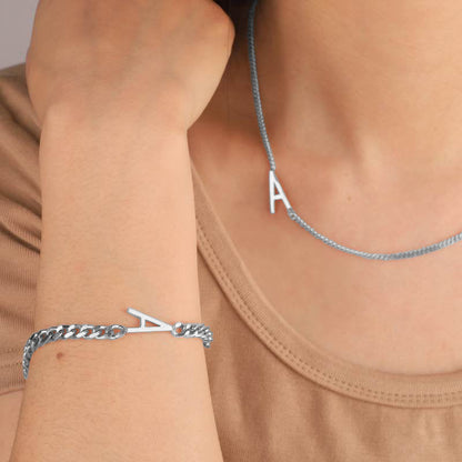 Le bracelet initial fin