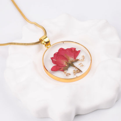 Collier de fleurs de naissance pressées