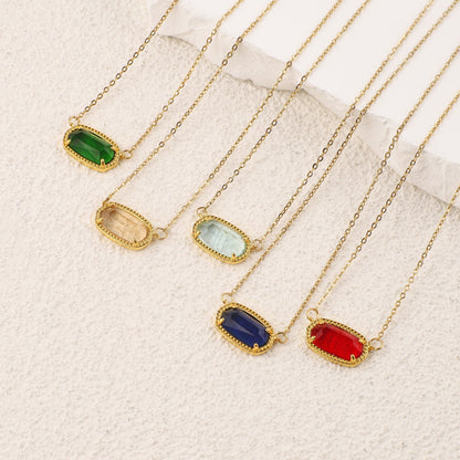 Collier avec pendentif ovale et pierre de naissance