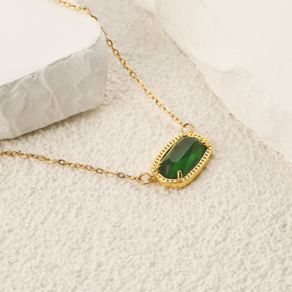 Collier avec pendentif ovale et pierre de naissance