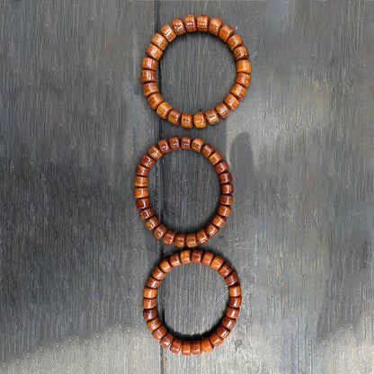 Bracelet de force en agate rouge et corne de mouton en os de yak tibétain à trois yeux et perles dzi 