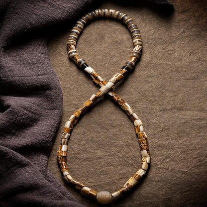 Bracelet tibétain en os de cerf et de yak avec pierres de Bouddha et porte-bonheur