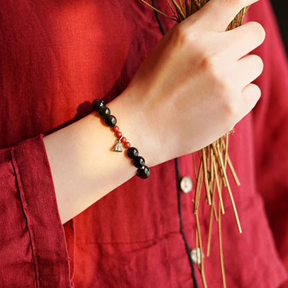 Buddha Stones Armband aus natürlichem schwarzem Obsidian und Zinnober mit Lotus-Charme, Stärke und Erfüllung