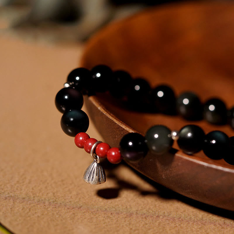 Buddha Stones Armband aus natürlichem schwarzem Obsidian und Zinnober mit Lotus-Charme, Stärke und Erfüllung
