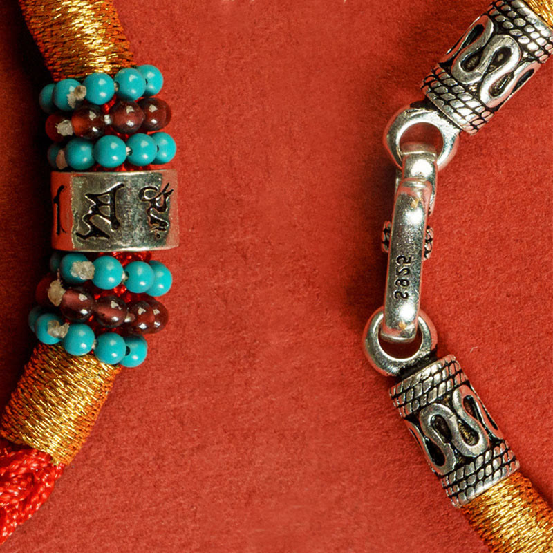 Buddha Stones Rote Schnur Schwarze Schnur Sechs wahre Worte 925 Sterling Silber Verbindungsarmband 