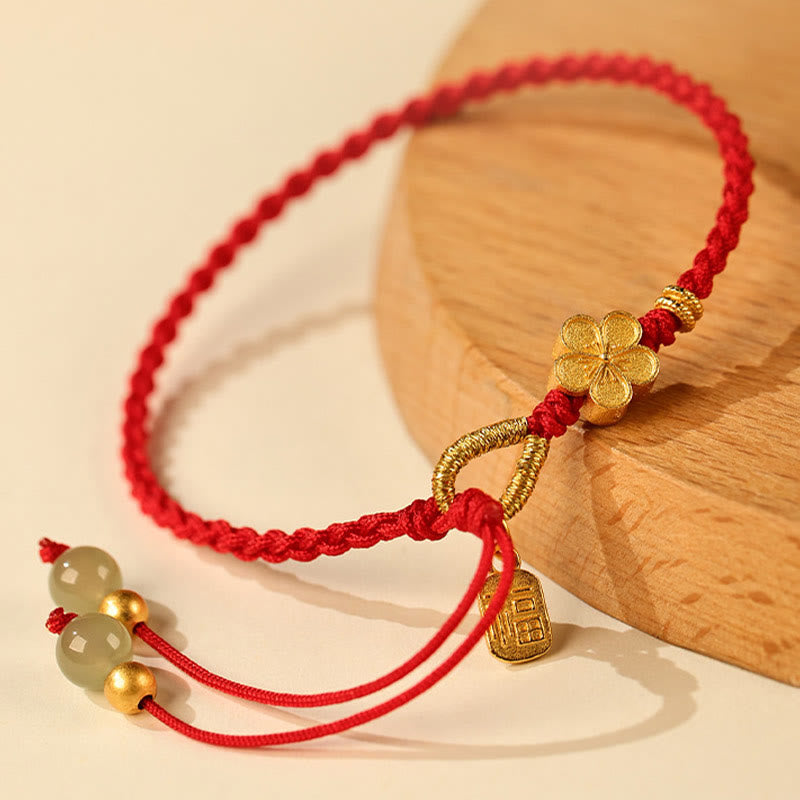Bracelet porte-bonheur en jade Hetian avec petites fleurs de pêcher et breloque Fu