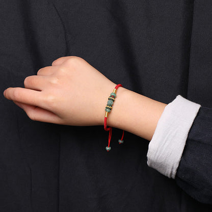 Bracelet en corde rouge avec perles de boulier en jade et pierres de Bouddha
