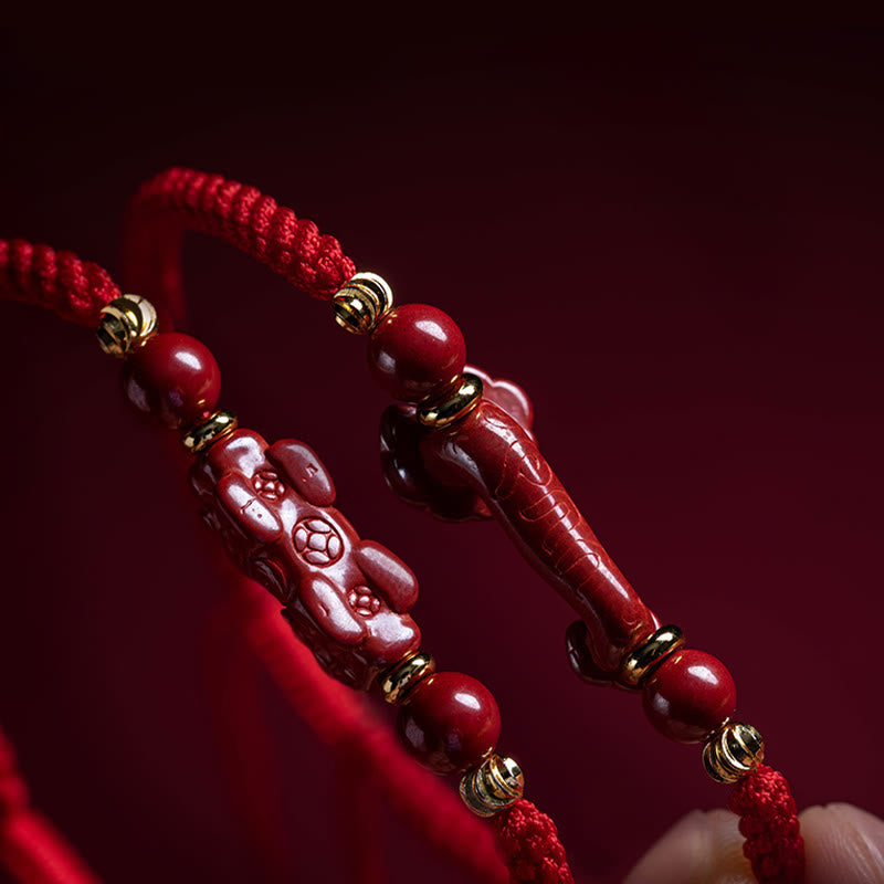 Bracelet tressé en fil rouge fait main avec poignée en cinabre Ruyi et caractère Fu PiXiu