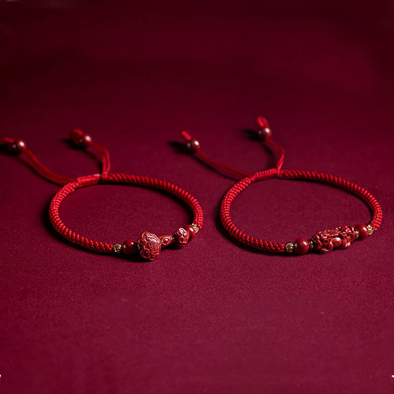 Bracelet tressé en fil rouge fait main avec poignée en cinabre Ruyi et caractère Fu PiXiu