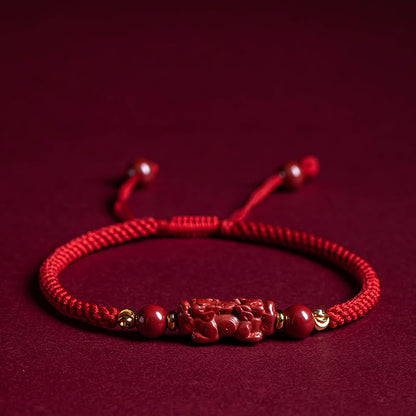 Bracelet tressé en fil rouge fait main avec poignée en cinabre Ruyi et caractère Fu PiXiu