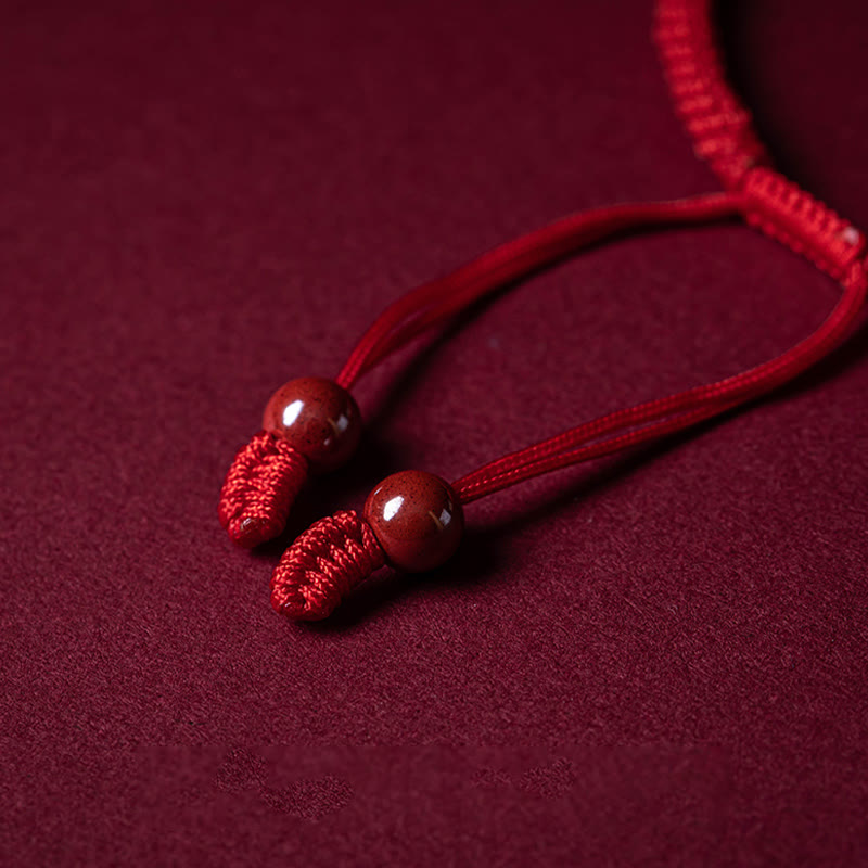 Bracelet tressé en fil rouge fait main avec poignée en cinabre Ruyi et caractère Fu PiXiu