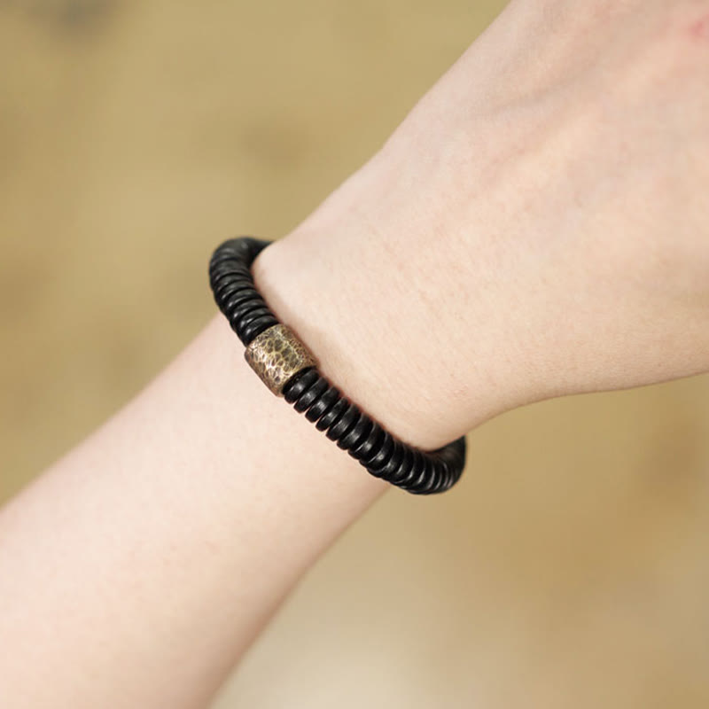 Bracelet calme en bois d'ébène et cuivre et laiton avec pierres de Bouddha 