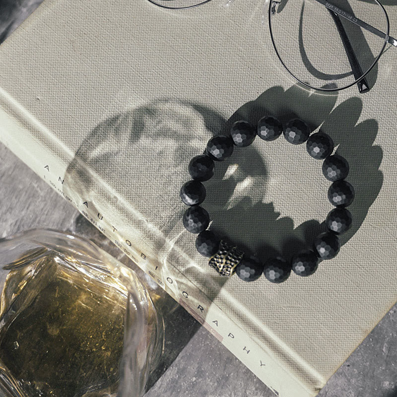 Bracelet de protection en cuivre et laiton avec pierres de Bouddha givrées mates et onyx noir 