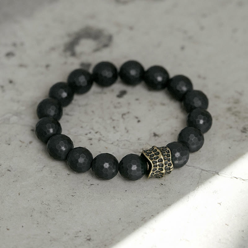 Bracelet de protection en cuivre et laiton avec pierres de Bouddha givrées mates et onyx noir 