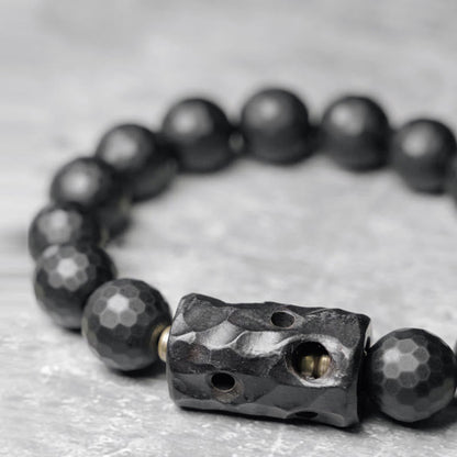 Bracelet de protection en onyx noir et ébène avec pierres de Bouddha et surface givrée mate 