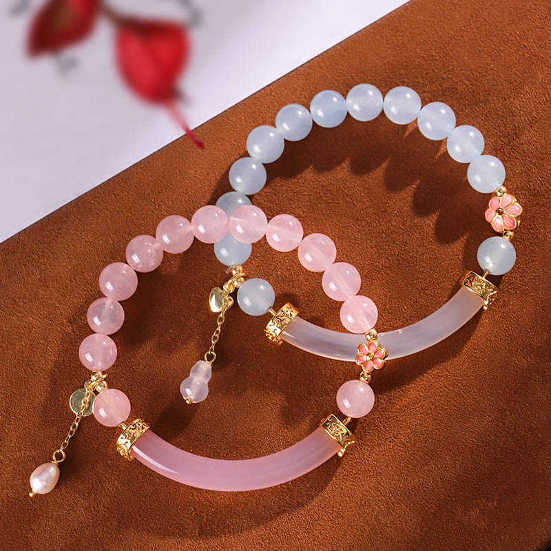 Bracelet manchette demi-jonc en perles de calcédoine bleue et cristal rose de Bouddha 