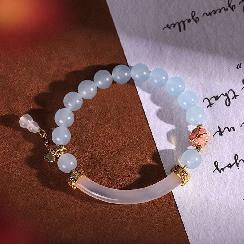 Bracelet manchette demi-jonc en perles de calcédoine bleue et cristal rose de Bouddha 