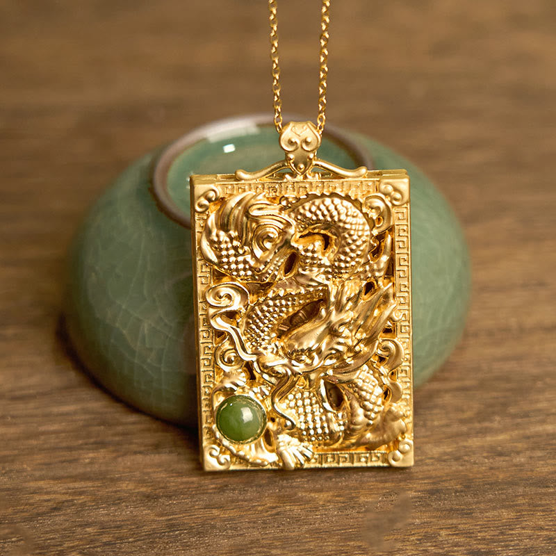 Collier pendentif en jade Hetian plaqué or et pierres de Bouddha