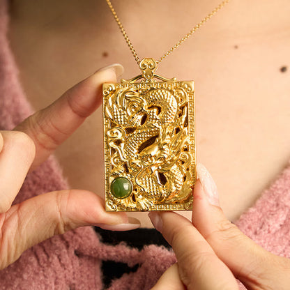 Collier pendentif en jade Hetian plaqué or et pierres de Bouddha