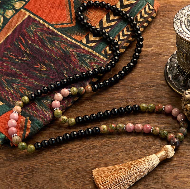 Bracelet de guérison à pompon kaki en jaspe noir et rhodonite, 108 perles de Mala 