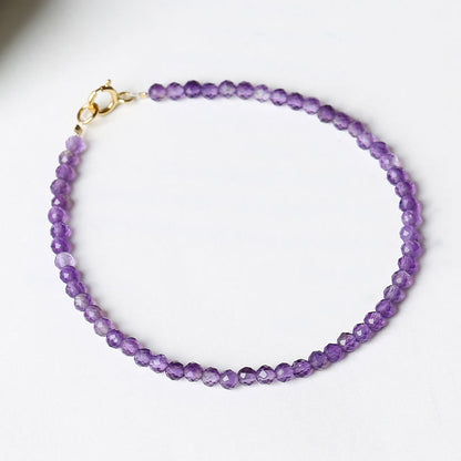 Bracelet de conscience spirituelle en cuivre plaqué or 14 carats avec perles ultra-fines en améthyste naturelle de 3 mm et pierres de Bouddha 