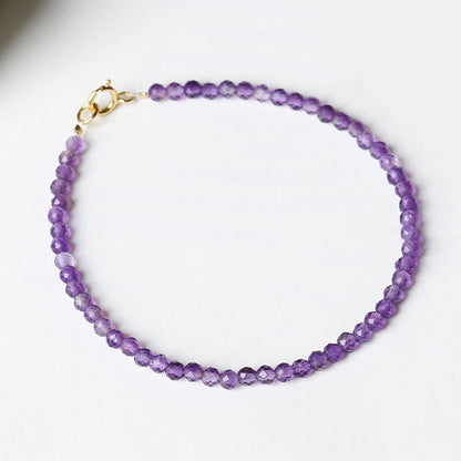 Bracelet de conscience spirituelle en cuivre plaqué or 14 carats avec perles ultra-fines en améthyste naturelle de 3 mm et pierres de Bouddha 