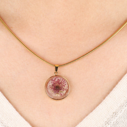 Collier de fleurs de naissance pressées