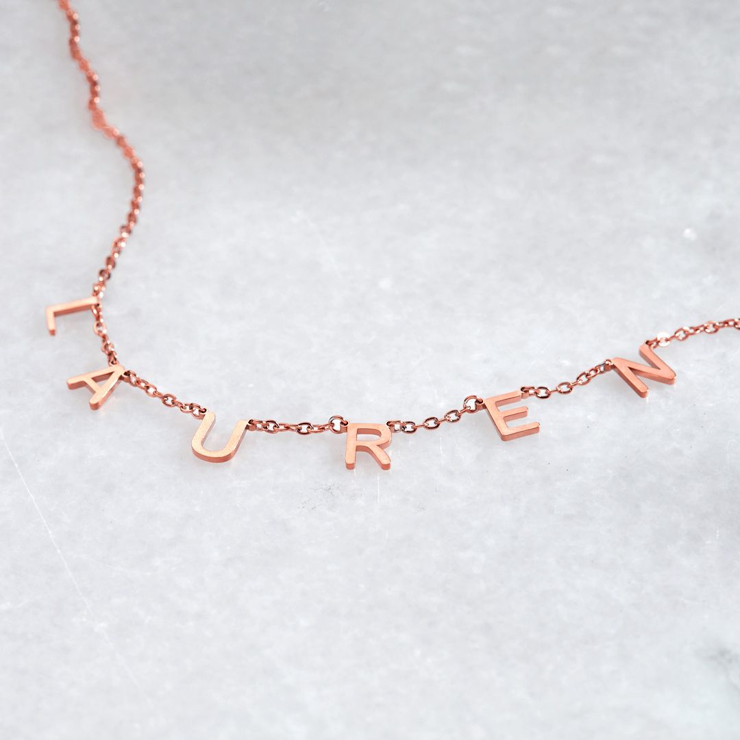 Collier avec nom et lettre personnalisés