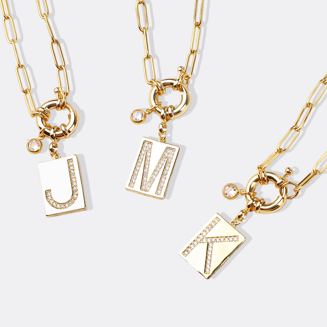 Collier pendentif initial pavé avec chaîne trombone