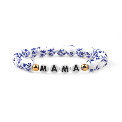 Bracelet personnalisé en porcelaine bleue avec perles florales et prénom