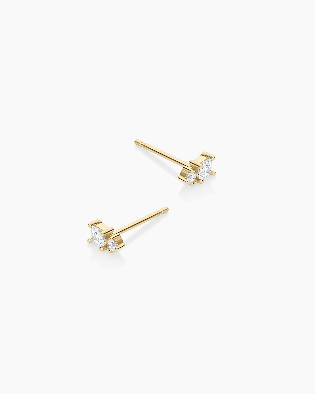 Clous d'oreilles en diamant et saphir blanc