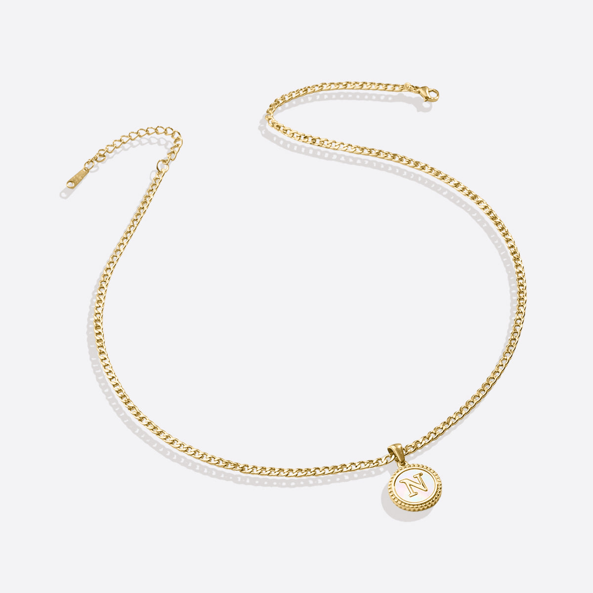 Collier lettre disque en nacre