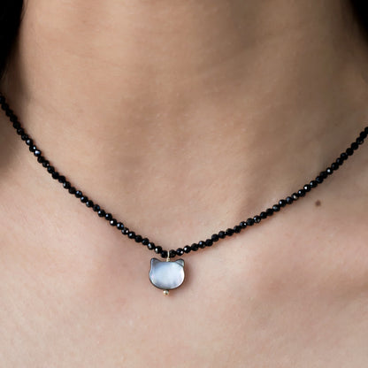 Collier ras du cou en spinelle noir avec pierres de Bouddha et motif chat mignon 