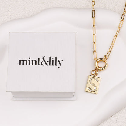 Collier pendentif initial pavé avec chaîne trombone