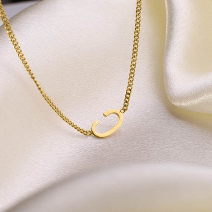 Le collier initial maigre