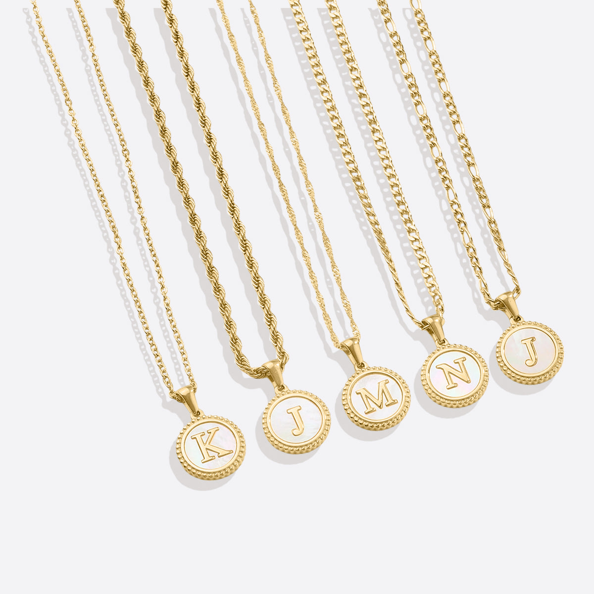 Collier lettre disque en nacre