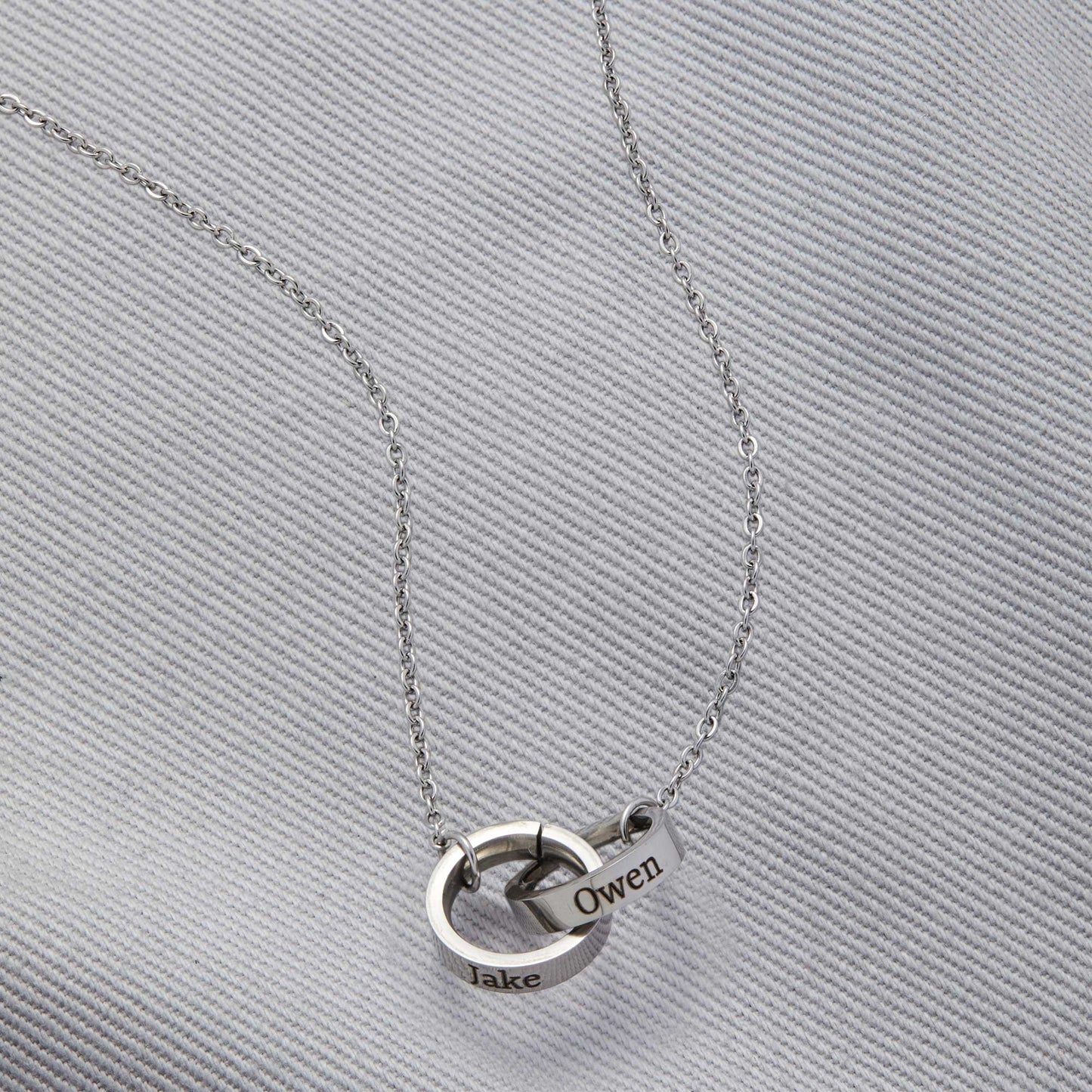 Halskette mit Doppelnamensring