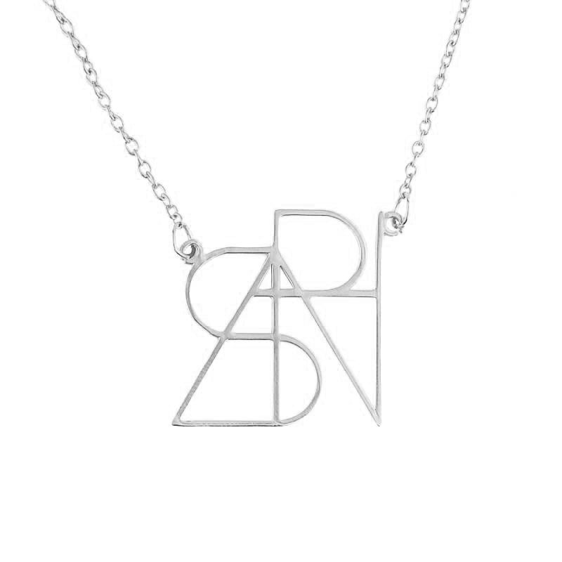 Collier minimaliste avec nom et monogramme