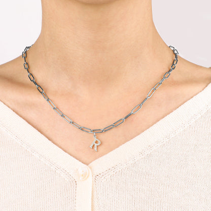 Collier pendentif lettre en diamant avec chaîne trombone