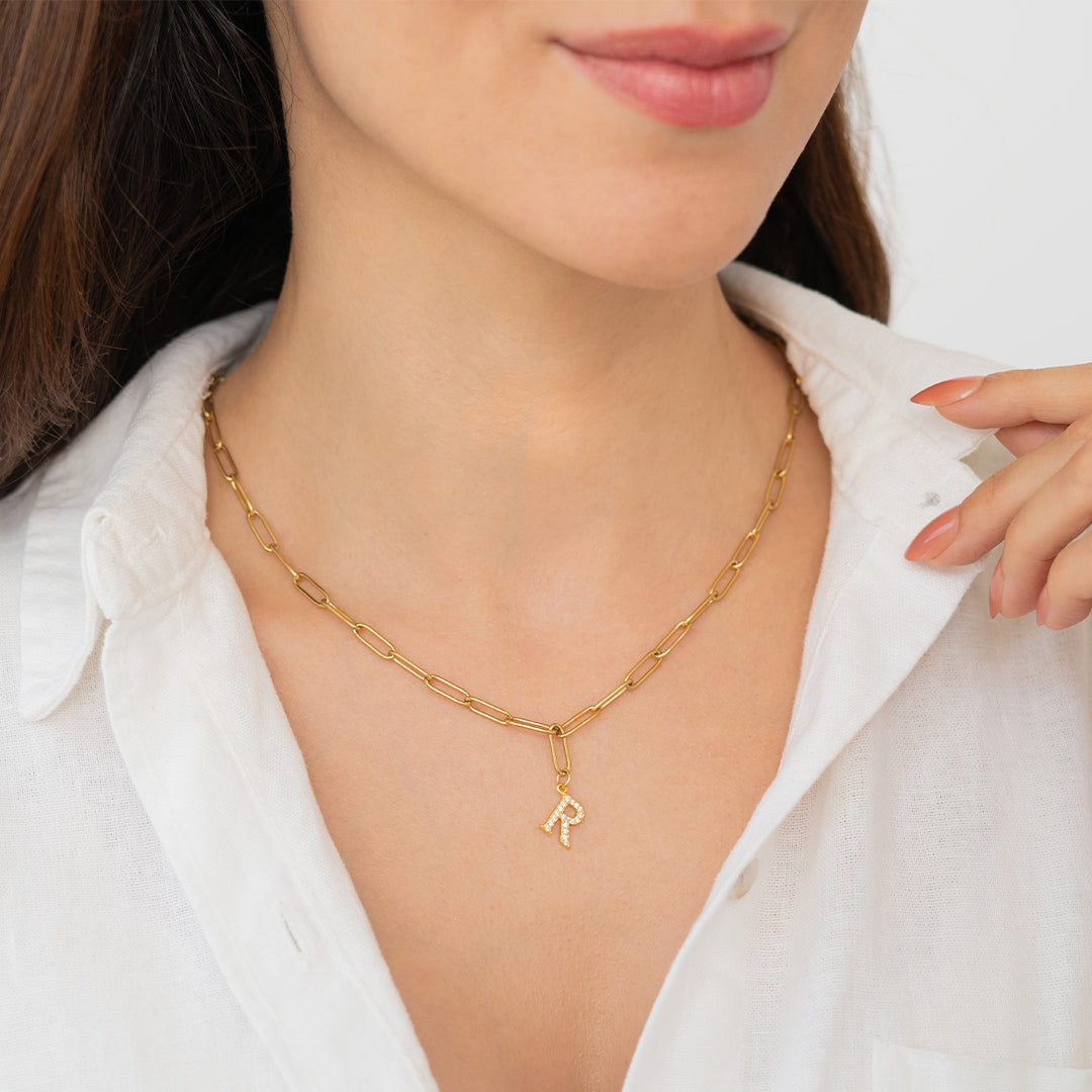 Collier pendentif lettre en diamant avec chaîne trombone